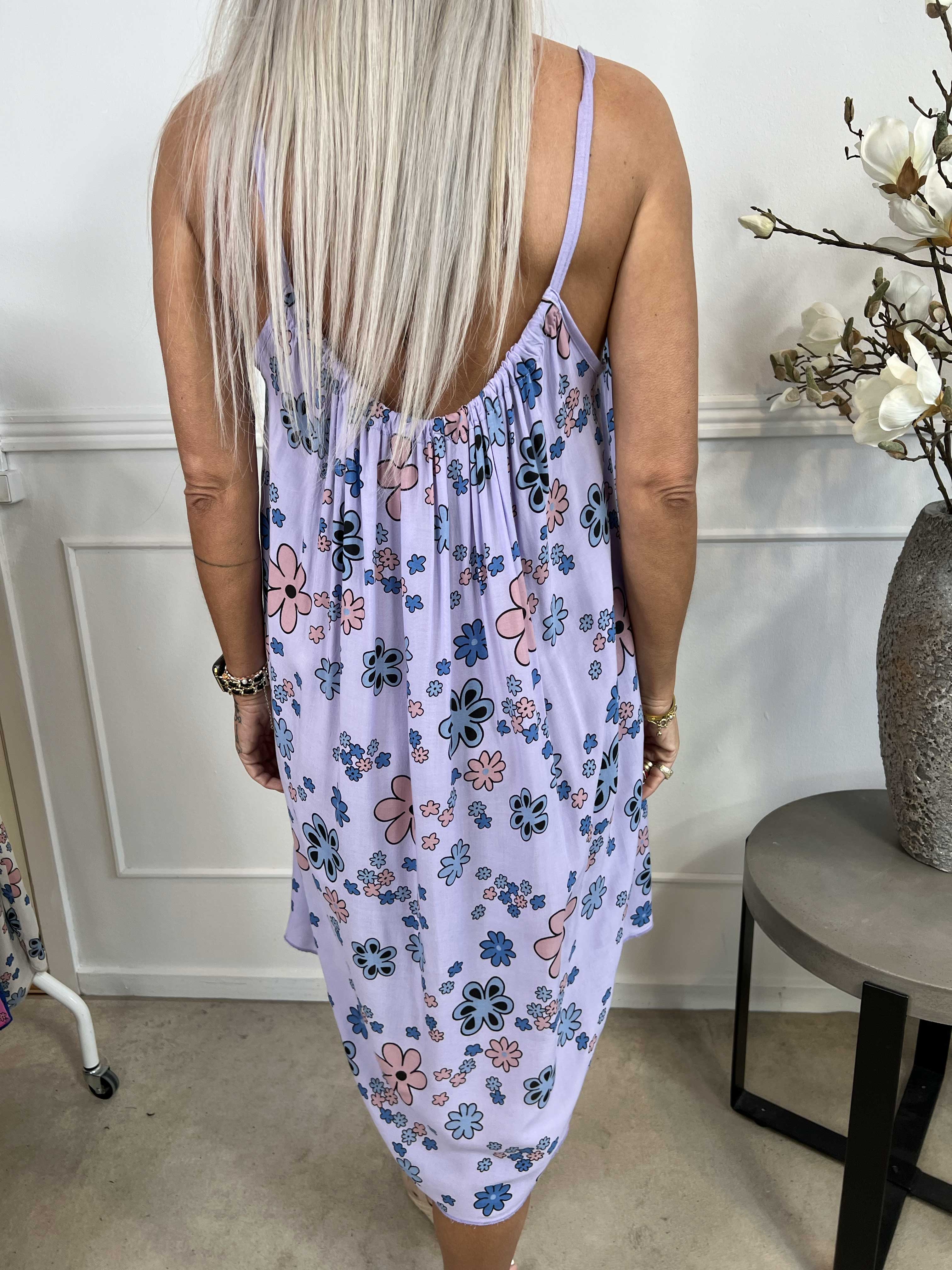 Sunshines Flower - Let kjole i viskose med blomsterprint